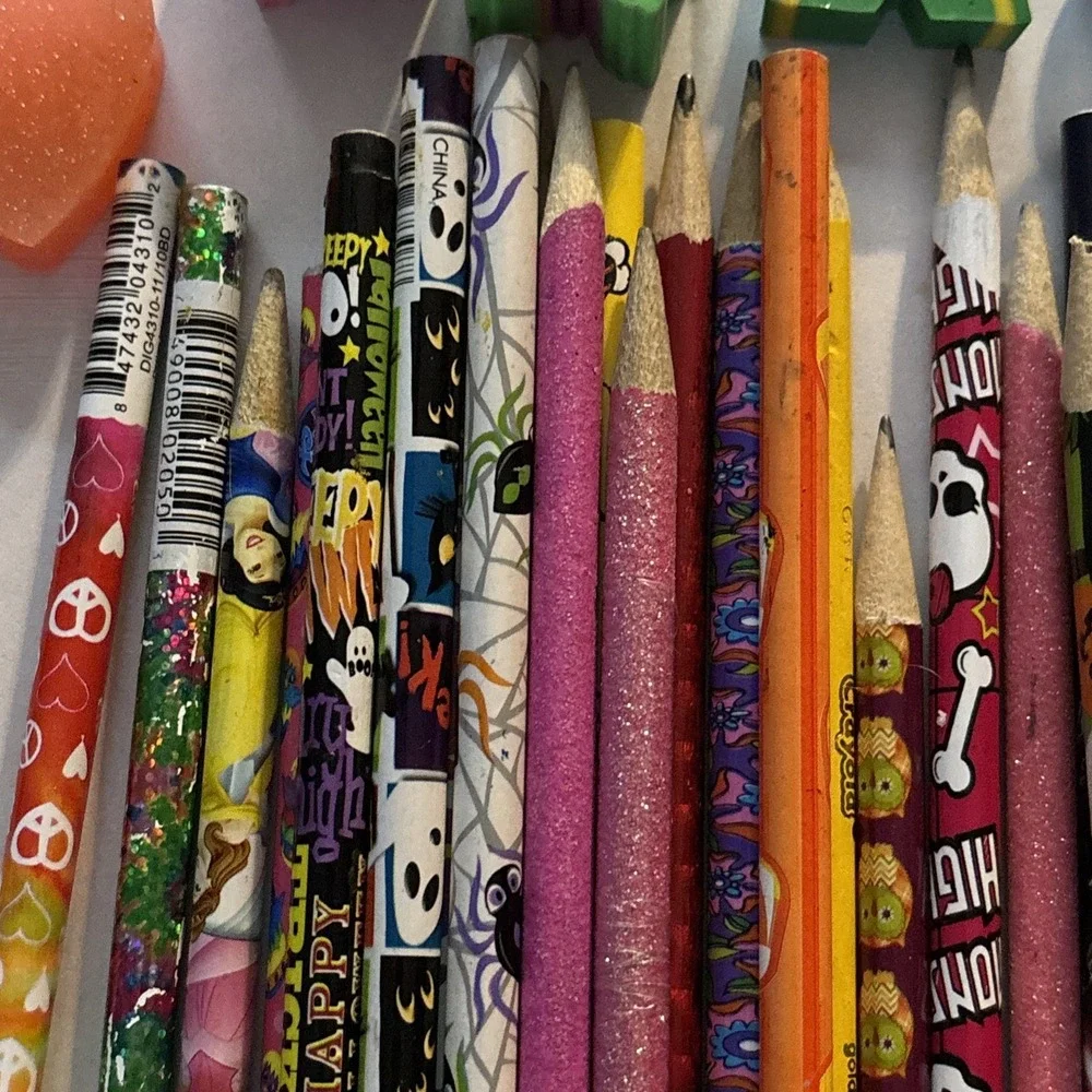 Lot of 80's Vtg‎ Pencils w/ Toppers Variety Holidays Animals  Cartoon